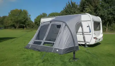 Leichtigkeit beim Camping: Das Luftvorzelt