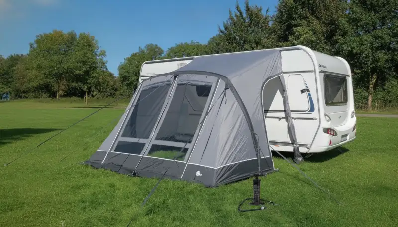Leichtigkeit beim Camping: Das Luftvorzelt
